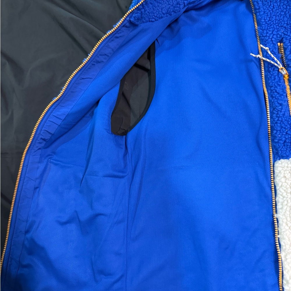 Nike Blue and Cream Fleece Vest - Picture 4 of 12